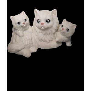 Homeco White Persian Mama Cat with Kittens Figurine